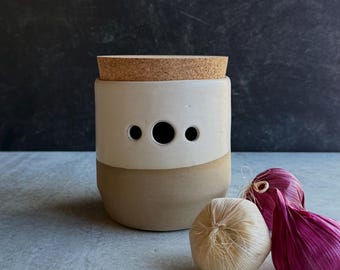 Rustic Garlic keeper, Ceramic garlic jar, homespun pottery