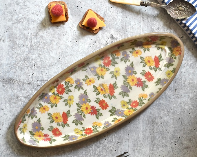 Daisy bloom oval serving dish, spring table decor, Ceramic platter, Handmade pottery,  Handmade gift, Serving dish, Housewarming gift