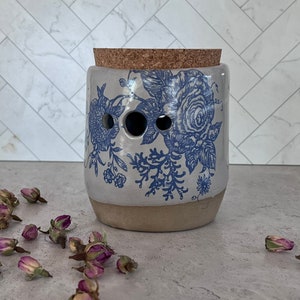 Ceramic Garlic keeper, kitchen decor, Handmade garlic jar