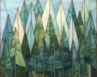 Puede incluir: Obra de arte en vidriera que representa una escena de bosque. La pieza presenta árboles triangulares en tonos verdes, turquesa y crema, sobre un fondo azul claro. El vidrio está enmarcado con un metal dorado.