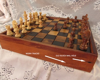 THE REPRODUCTION OF 1960 MIKHAIL TAL CHESS SET CRIMSON BOXWOOD & EBONIZED  4.125 KING WITH 2 SQUARE CHESS BOARD