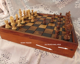 THE REPRODUCTION OF 1960 MIKHAIL TAL CHESS SET BOXWOOD & EBONIZED 4.125  KING WITH 2 SQUARE CHESS BOARD