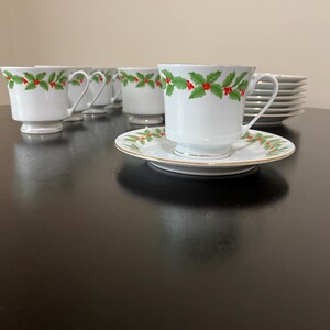 1980s 16 piece Tienshan Holly Tea Set
