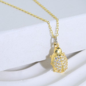 Collar de mariquita de oro de 14 quilates, colgante de mariquita pequeña, collar con amuleto de la suerte, regalo para mujeres, joyería minimalista, collar para uso diario