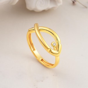 14K Solid Gold Fish Ring - Handcrafted Ocean-Inspired Jewelry, Elegant and Symbolic Design for Everyday Wear