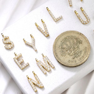 Collar con inicial de oro macizo de 14 quilates: colgante con letra personalizada, joyería minimalista hecha a mano, collar con monograma, collar de oro para uso diario