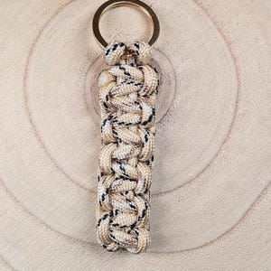 Paracord pendant - customizable