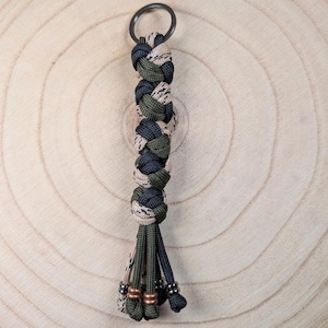 Paracord pendant - customizable