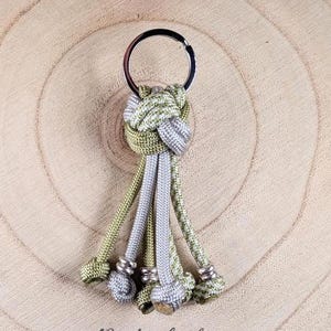 Paracord pendant - customizable