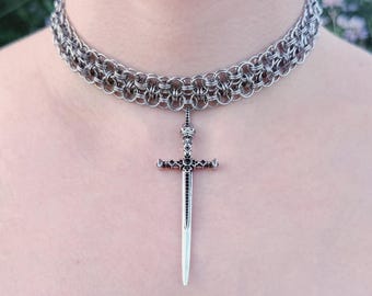 Gargantilla de malla con juramento de caballero y colgante de espada de plata, collar gótico renacentista