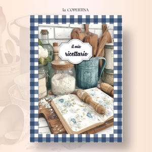 以下が含まれることがあります： 「il mio ricettario」というタイトルの料理本。青と白のチェック柄の縁取り。表紙には、小麦粉の瓶、青いマグカップ、木製のめん棒など、キッチン用品の静物画が描かれています。料理本は花柄のページが開かれています。