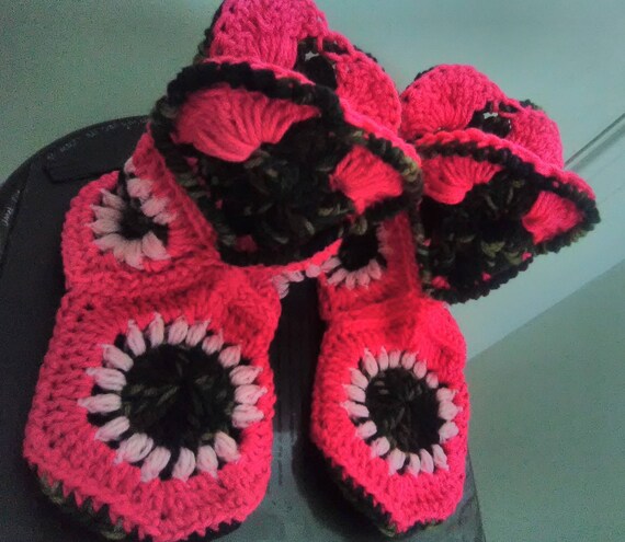 Pink camo shop house shoes