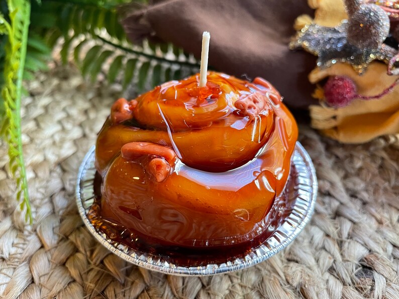 Pecan Caramel Sticky Bun Candle Sticky Bunz for One image 3