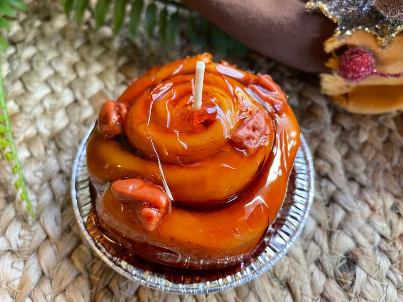 Pecan Caramel Sticky Bun Candle Sticky Bunz for One image 4