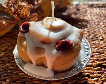 Frosted Raisin Cinnamon Roll Candle