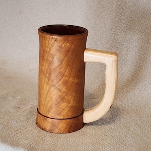 木製のマグカップ - チェリー - ビールジョッキ。