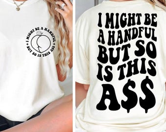 Puede que sea un puñado, pero también lo es este culo SVG PNG Sarcasmo retro Cita divertida Sarcástico Camiseta de moda Archivos digitales Descarga instantánea