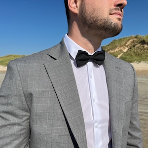 Classic Black Bow Tie – Timeless Formal Accessory for Weddings, Proms, and Black Tie Events