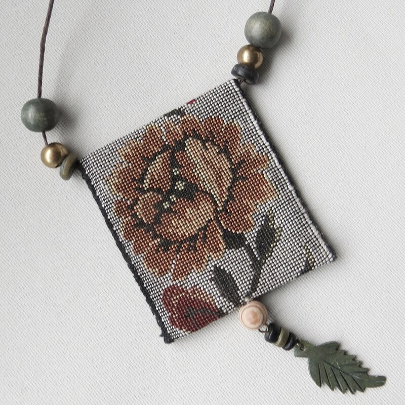 [CNY Limited Edition] Petal Tapestry Necklace main image 0