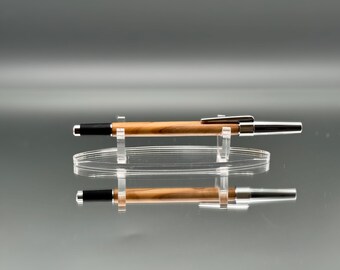 Penna stilografica Chrome Icon realizzata a mano con legno d'ulivo di Betlemme.