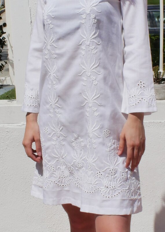 70's Embroidered Flower Boho Mod Dress, US 4/6 Be… - image 3