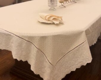 Classic Schiffli Table Cloth white - Aureum