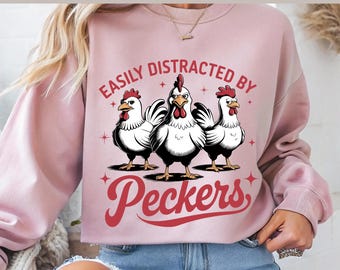 Pollo gracioso PNG: Diseño animal sarcástico que se distrae fácilmente (Descarga digital)