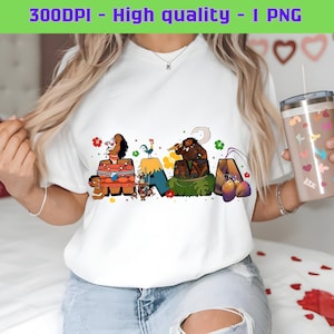 Op de afbeelding: Wit T-shirt met een kleurrijk grafisch ontwerp met personages uit de Disney-film Vaiana. Het ontwerp spelt "MAMA" met de personages die in de letters zijn opgenomen.