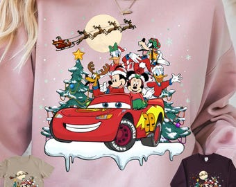 Immagini PNG di Natale Disney, personaggi Disney PNG, Topolino e Cars in versione natalizia PNG, illustrazioni natalizie di Saetta McQueen, simpatici disegni natalizi Disney da scaricare