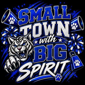 Könnte beinhalten: Ein Grafikdesign mit einem knurrenden weißen Tiger mit blauen Augen, umgeben von blau-weißen Cheerleader-Megafonen, Pompons und einer Kuhglocke. Der Text lautet SMALL TOWN with BIG SPIRIT in fetter, glitzernder blau-weißer Schrift.