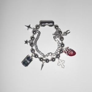 PULSERA HYPERLINK: pulsera de acero inoxidable de doble capa con dije de cruz plateada grunge, estilo gótico, emo y alternativo, con pinchos oscuros, de modmize.