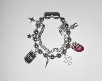 PULSERA HYPERLINK: pulsera de acero inoxidable de doble capa con dije de cruz plateada grunge, estilo gótico, emo y alternativo, con pinchos oscuros, de modmize.