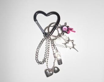 LLAVERO CON MOSQUETÓN CON FALLAS: llavero con mosquetón de corazón estilo cybercore Y2K con dijes para teléfono plegable, púas, dijes para bolsos, cadenas y eslabones de modmize.