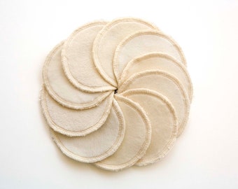 Facial rounds in organic cotton. Zero waste rounds in a gift bag. Ultra soft facial pads for her.