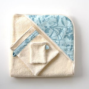 Organic towel in blue. Bath wash mitts and hooded apron towel. New mom gift. Children matching set. image 2