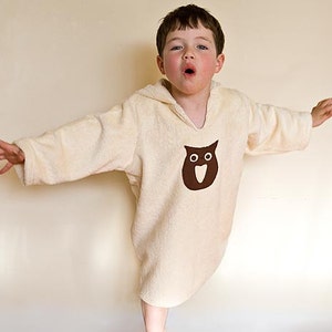 Child gift, organic robe for boy or gir. Warm bath robe in organic fabric. Ecofriendly toddler robe with brown owl. image 2