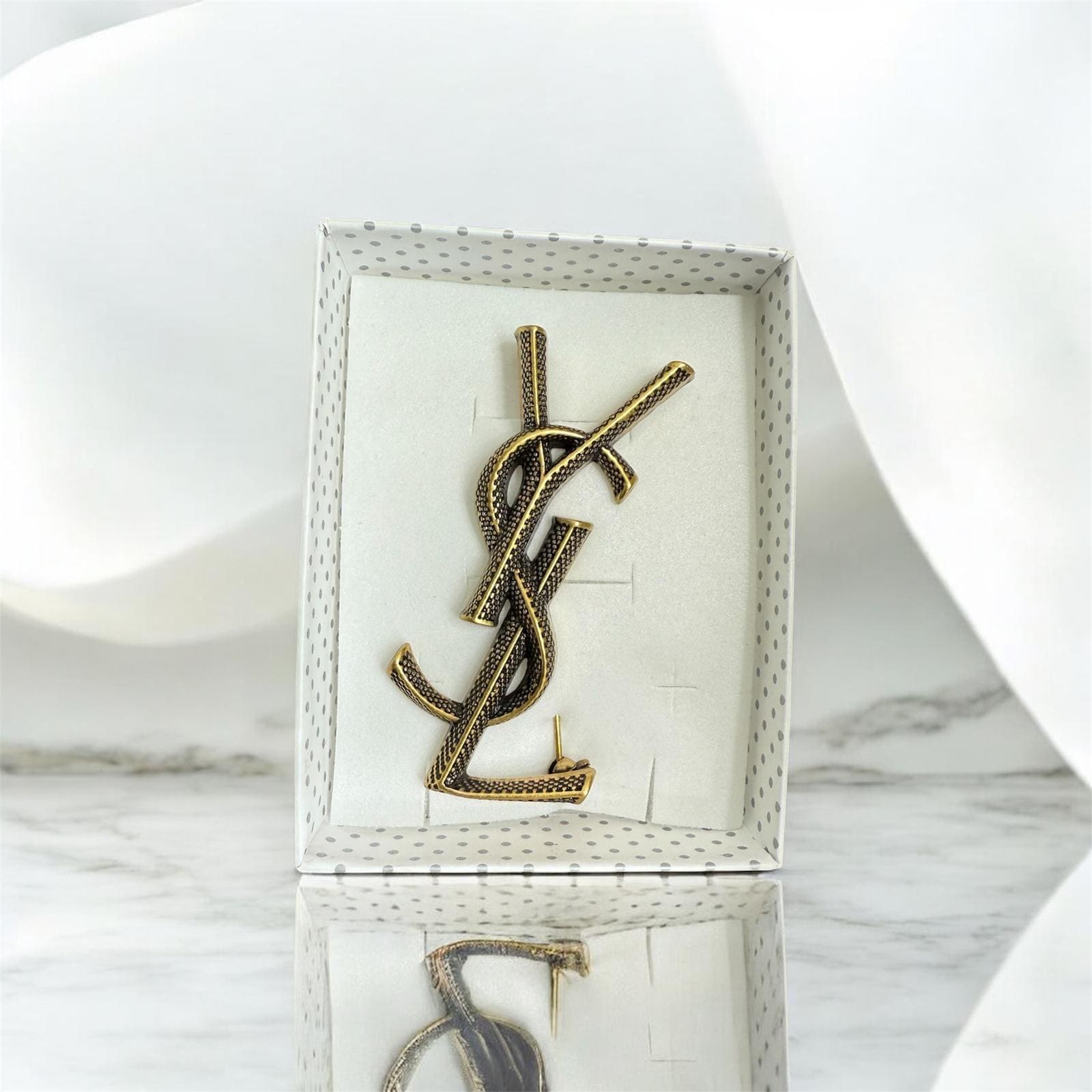 YVES SAINT LAURENT YSL サンローラン ゴールド ブローチ - メルカリ