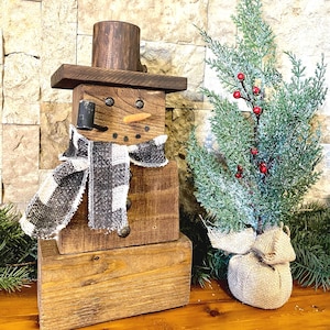 Rustic Wood Snowman: Primitive Winter Farmhouse Decor