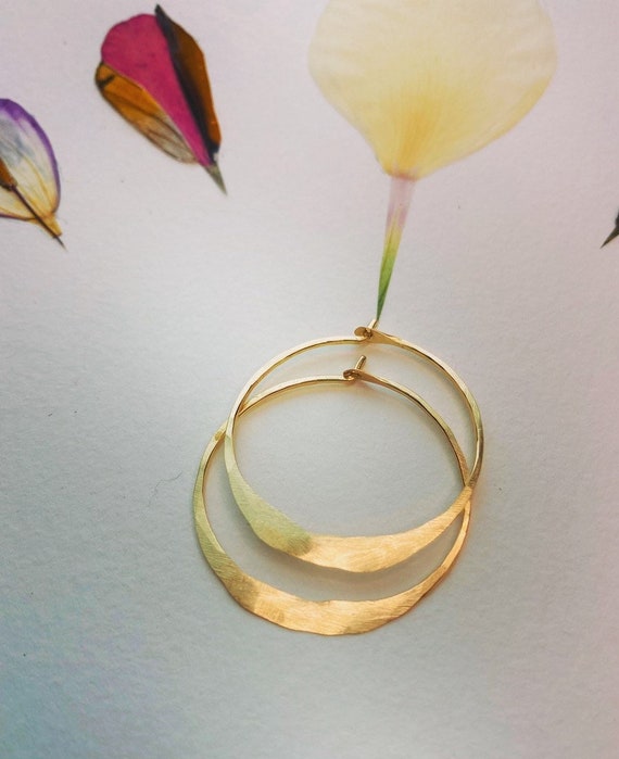 Delicate Hammered Gold Hoop Earrings, ultra flat dainty hoops, light simple minimalist gold hoop earrings, gold hoops, dainty gold hoops