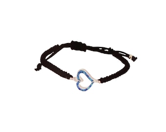 Armband med blått opalhjärta: Berlock i sterlingsilver på marinblått makramésnöre
