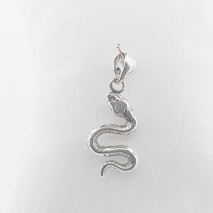 Ciondolo a forma di serpente in argento sterling: design a serpentina greca, ciondolo da 5 cm (2 pollici)