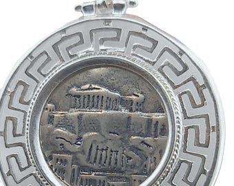 Colgante griego de plata de ley: Acrópolis y moneda de búho ateniense