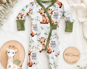 Kombinezon niemowlęcy z żyrafą | Kombinezon kopertowy | Neutralny ubranko dla dziecka | Wyprawka dla noworodka | Prezent na baby shower | Jednoczęściowy kombinezon dla niemowląt | Ręcznie robione ubranka dla dzieci