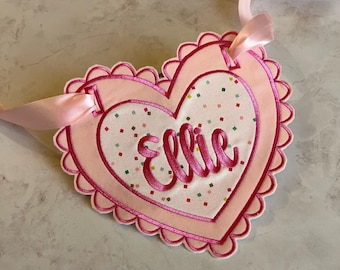 Scalloped Applique Heart ITH, Valentine&#39;s day Heart in the hoop, valentines banner, Vintage Classic Machine Embroidery Design
