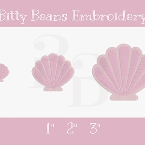 Puede incluir: Tres conchas bordadas de color rosa en diferentes tamaños: 2,5 cm, 5 cm y 7,5 cm. Bitty Beans Embroidery.