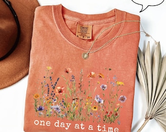 Comfort Colors® En dag i taget-tröja, vildblomma mental hälsa medvetenhet-tröja, inspirerande positivt citat-tröja, present till henne