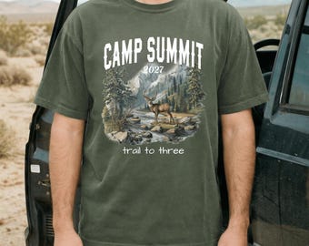 Camiseta Comfort Colors® Camp Summit, camiseta retro con ciervo de cola blanca, camiseta vintage de los 90 con escena de montaña, para amantes de la naturaleza, regalo rústico bohemio para actividades al aire libre.