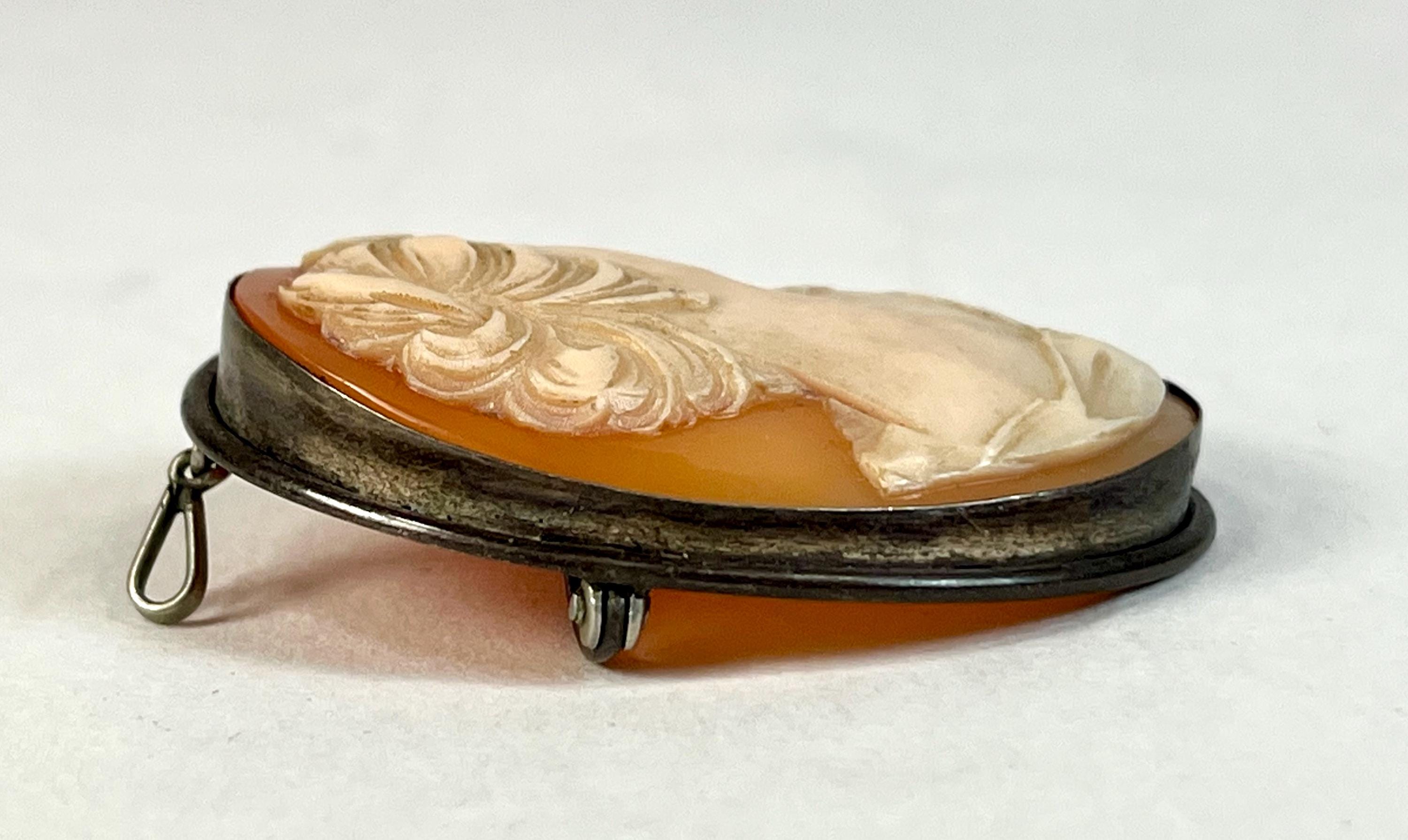 Broche Camée « jeune homme et son chien » en ivoire & argent #camee #antiquejewelry #bijouxanciens #cameo #antiqueivory