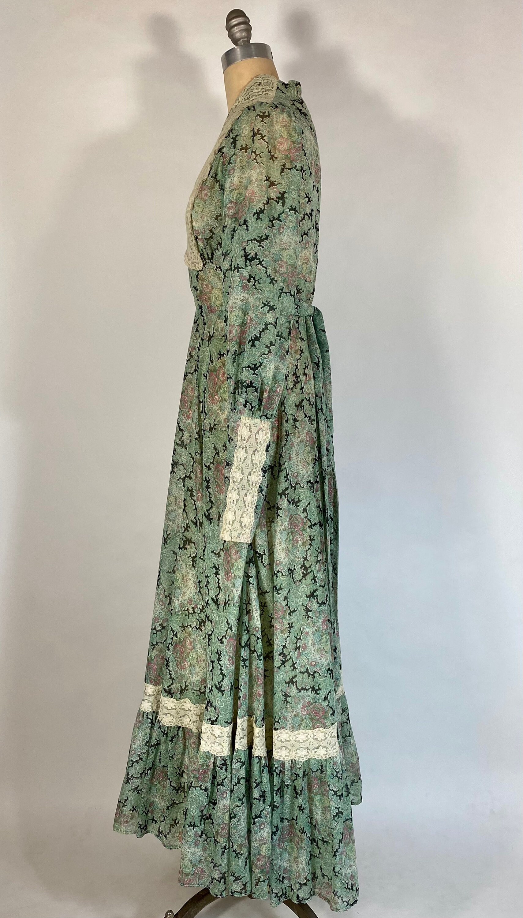 Vintage 1970's Romantic Gunne Sax Black Label Green Floral Gown