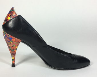 Vintage 1980-90 nero Charles Jourdan décolleté tacchi con tacco posteriore 'palette' dipinti a mano